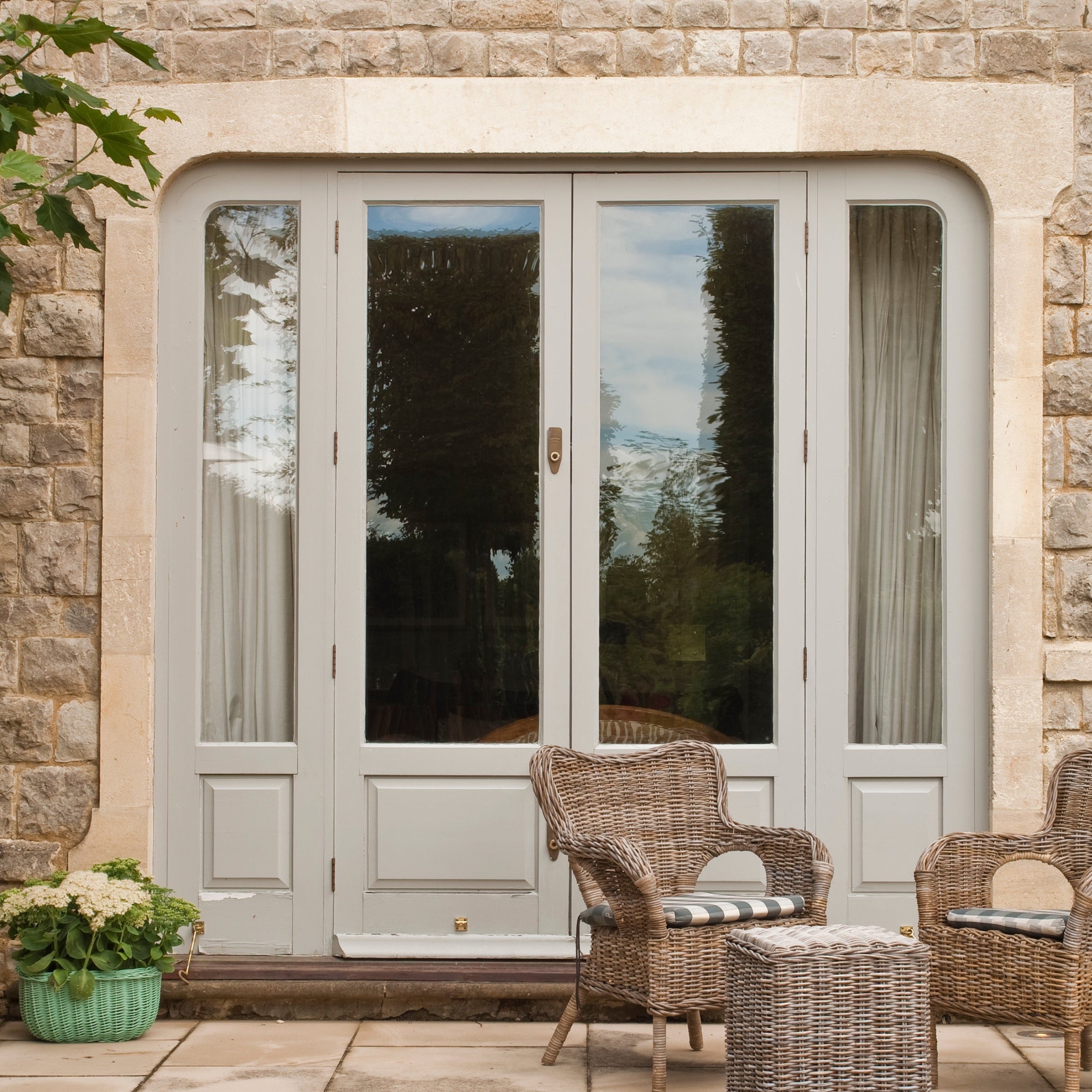 Exterior Eggshell "French Gray" No. 18