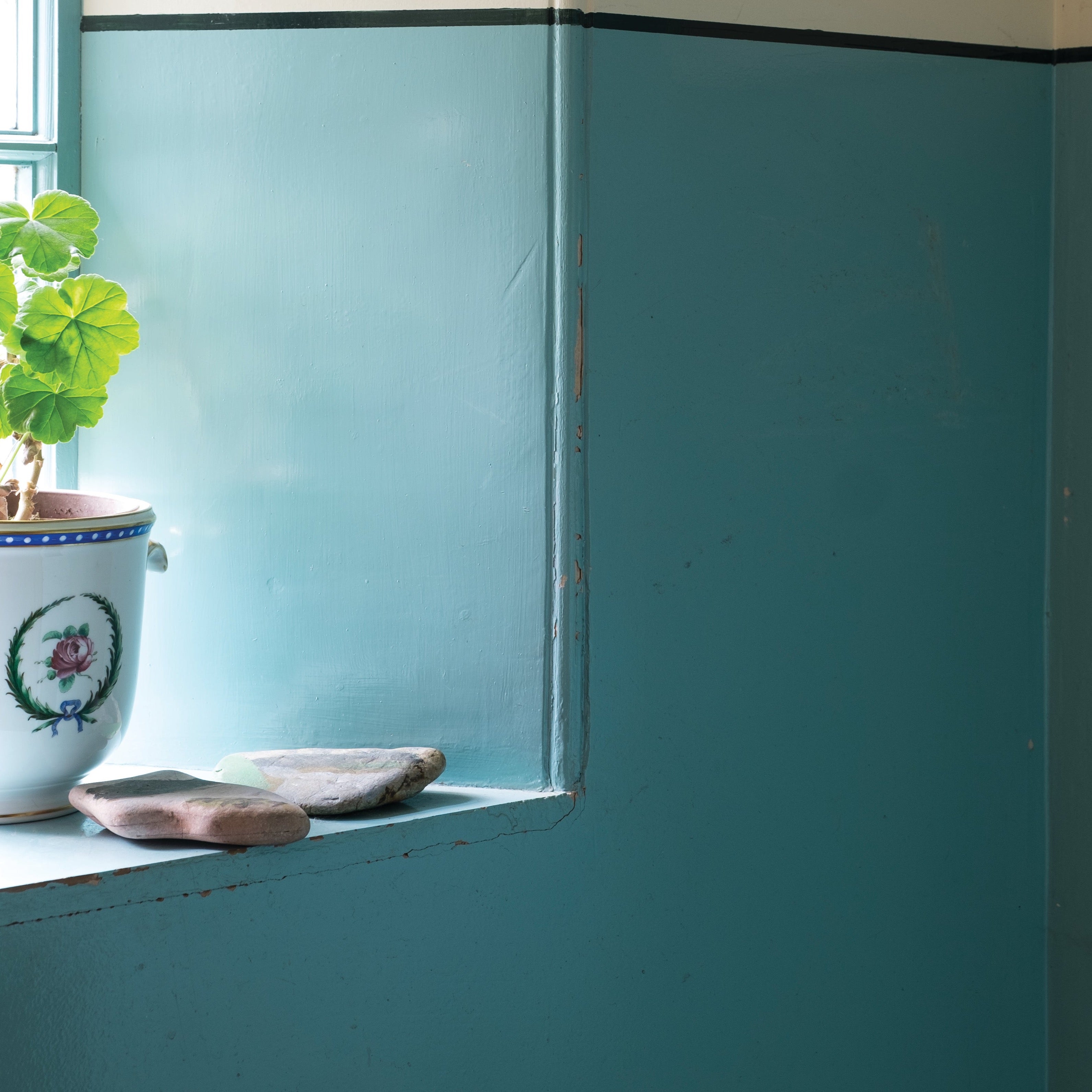 Estate Eggshell "Dix Blue" No. 82