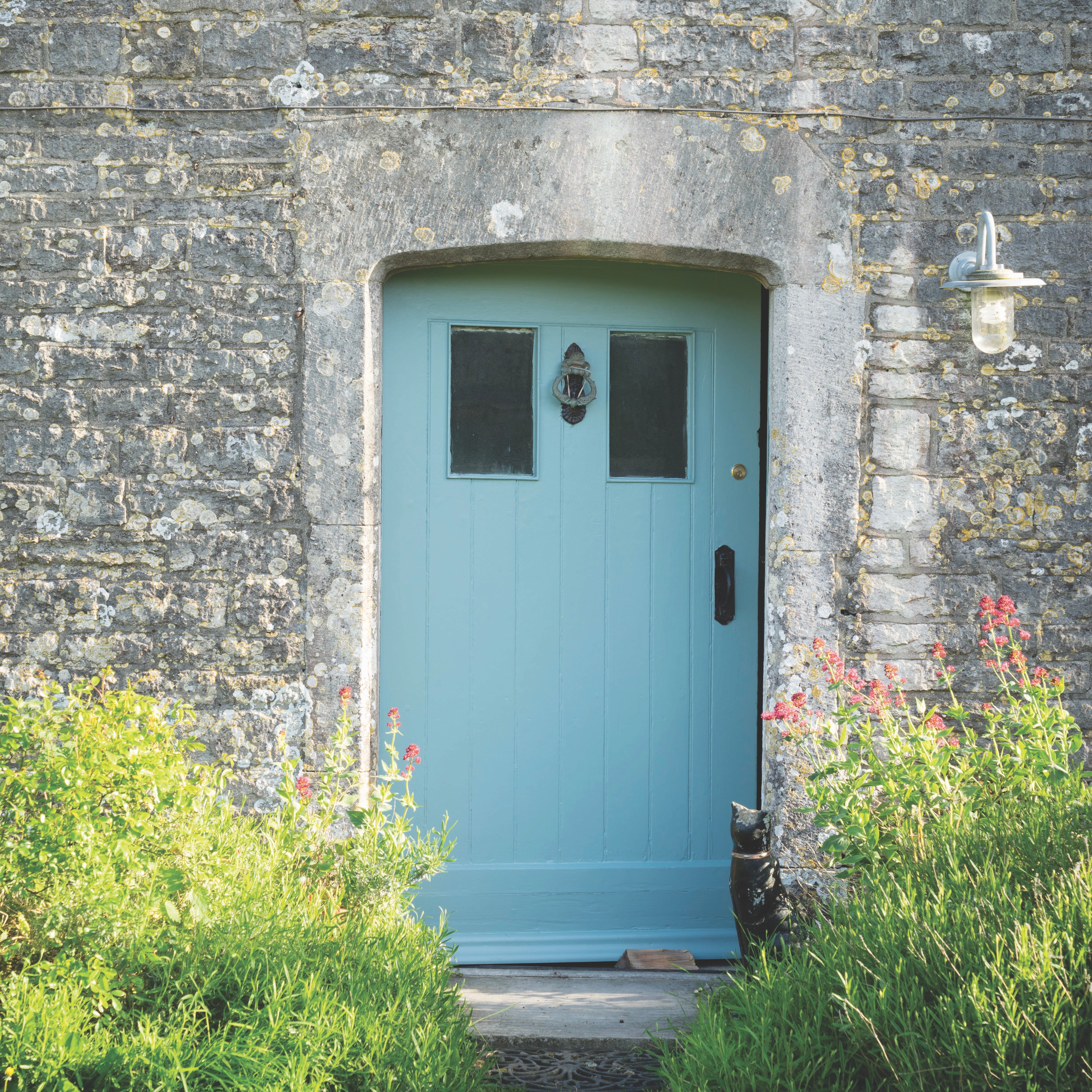 Exterior Eggshell "Oval Room Blue" No. 85